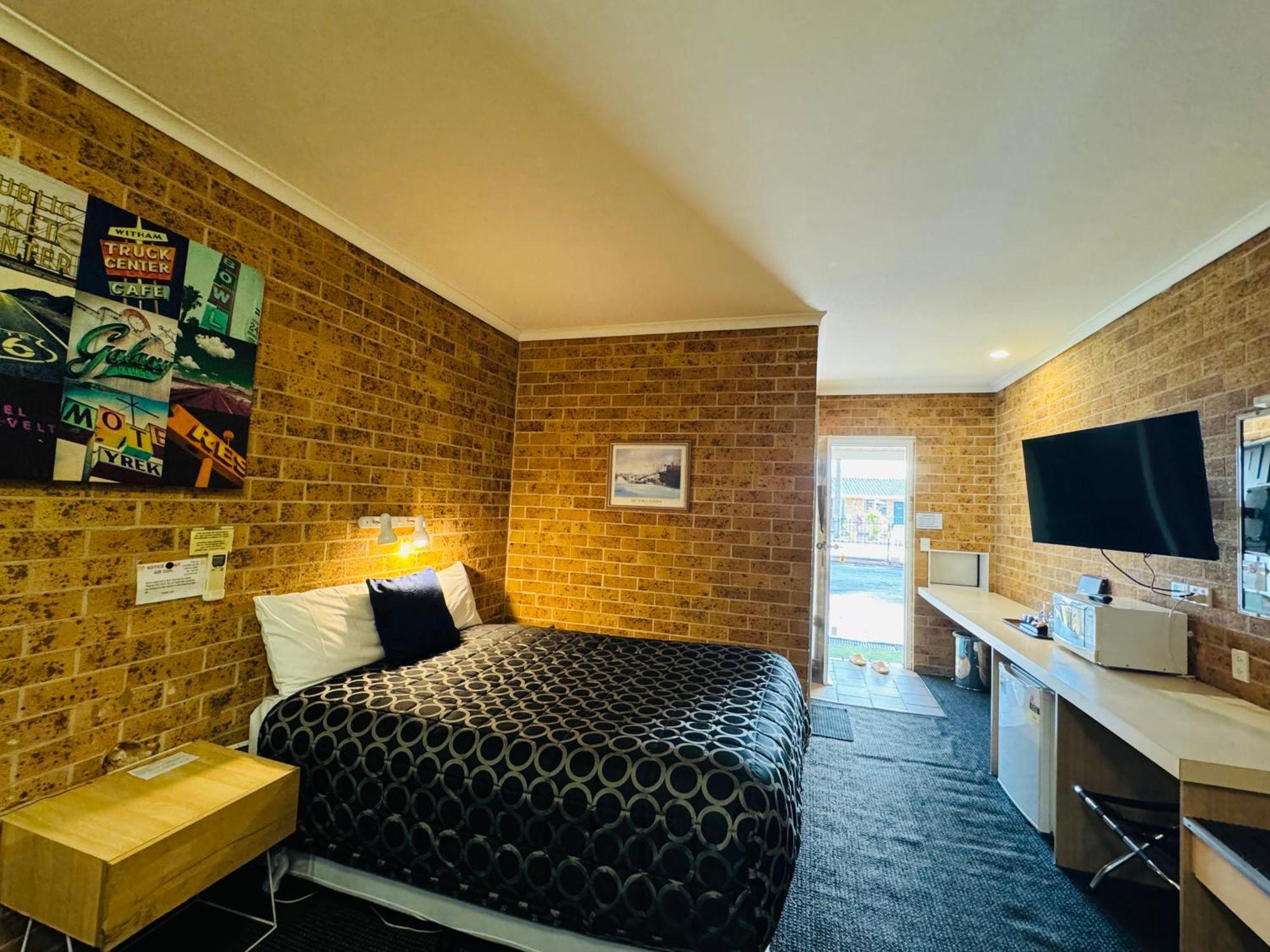 טאמוורת' Town And Country Motor Inn מראה חיצוני תמונה