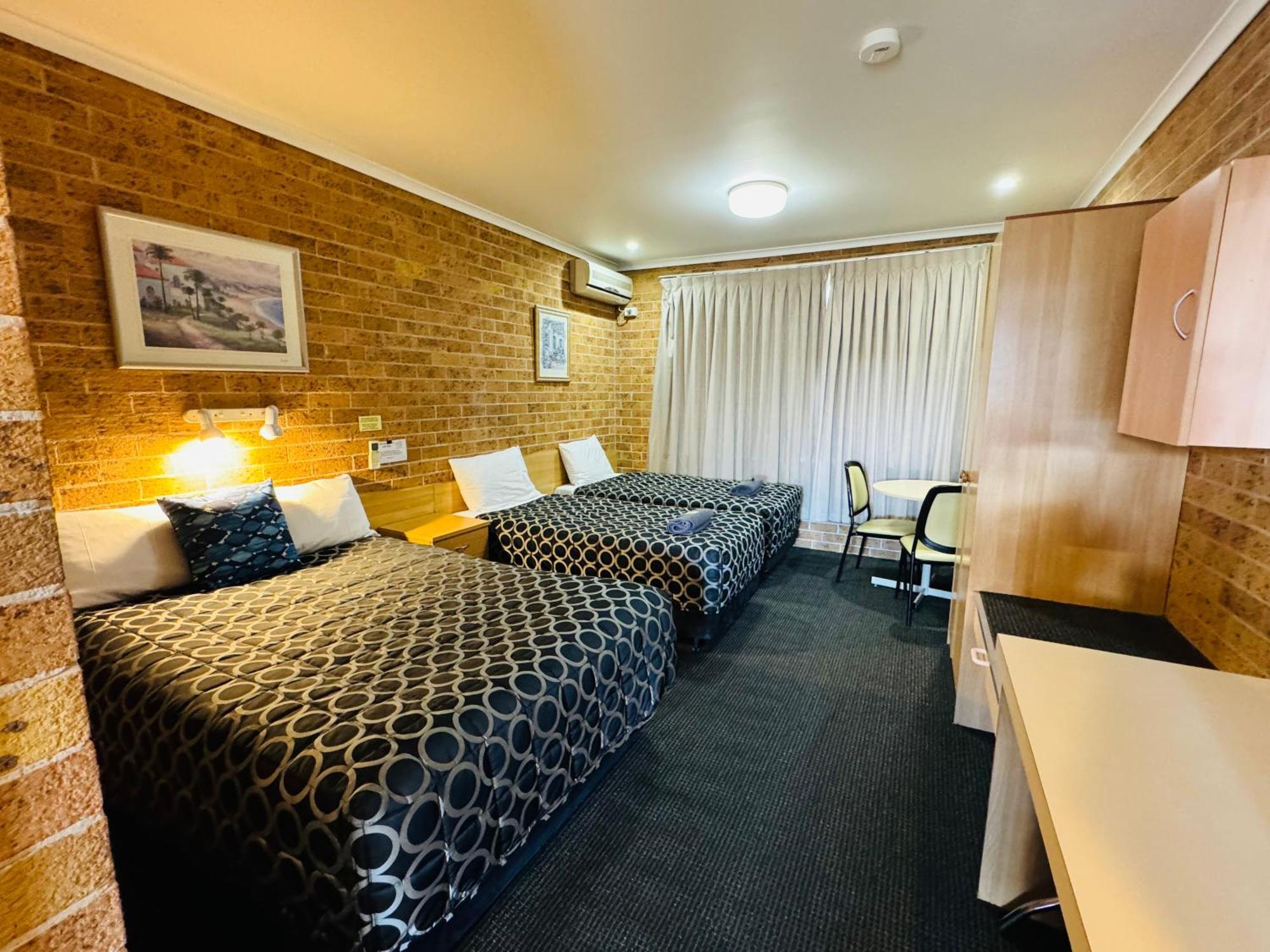 טאמוורת' Town And Country Motor Inn מראה חיצוני תמונה