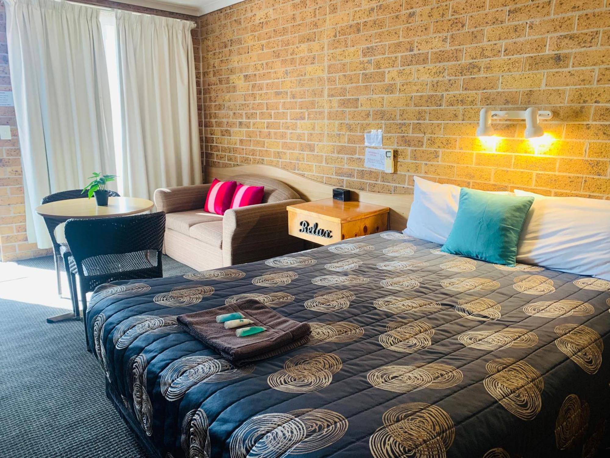 טאמוורת' Town And Country Motor Inn מראה חיצוני תמונה